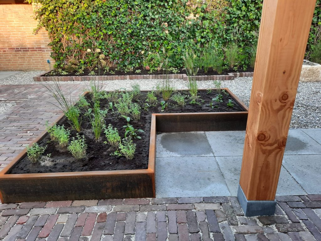 Plantenbak L vorm cortenstaal